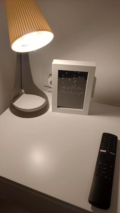 Small And Cozy - G10 * Valence
